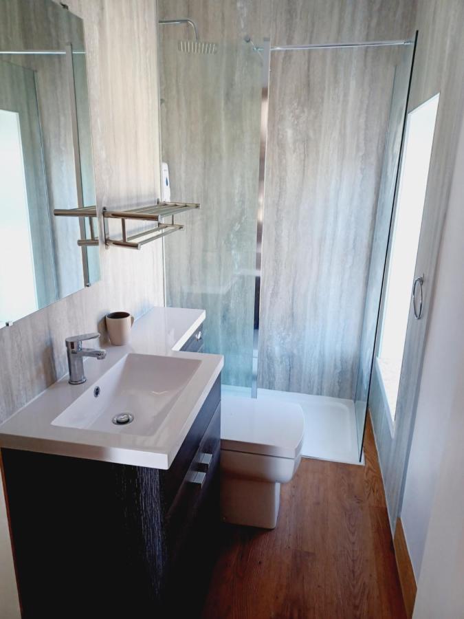 Voyage Hostel - Ensuite Family Rooms With Shared Kitchen 더글러스 외부 사진