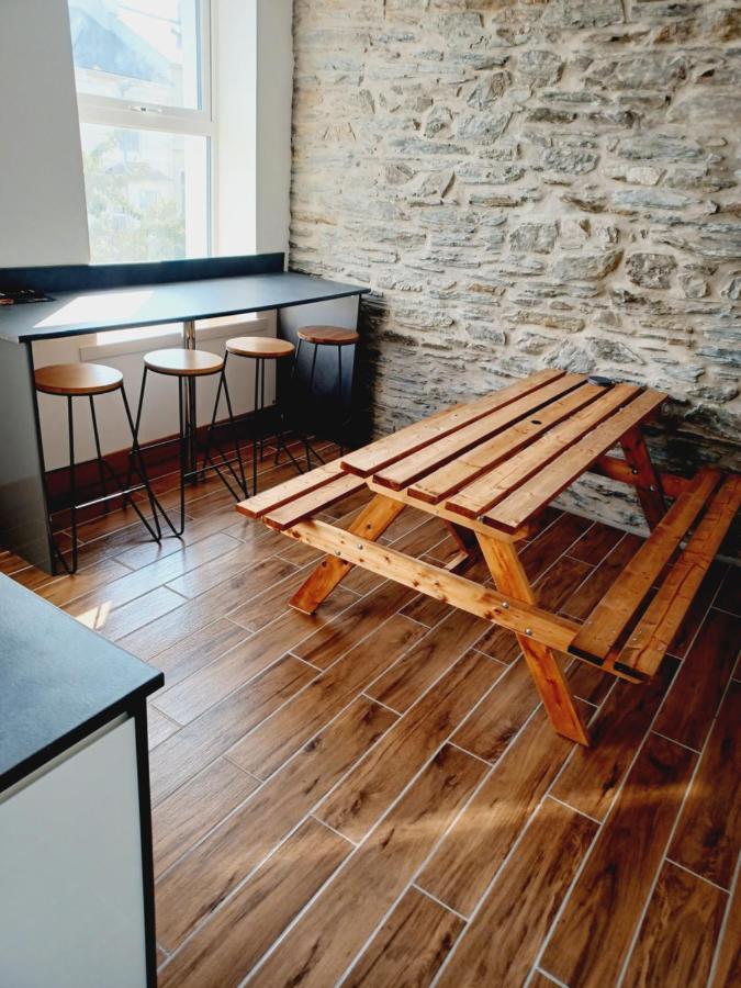 Voyage Hostel - Ensuite Family Rooms With Shared Kitchen 더글러스 외부 사진