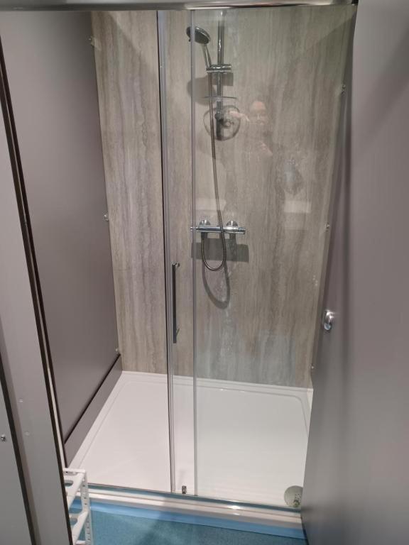 Voyage Hostel - Ensuite Family Rooms With Shared Kitchen 더글러스 객실 사진
